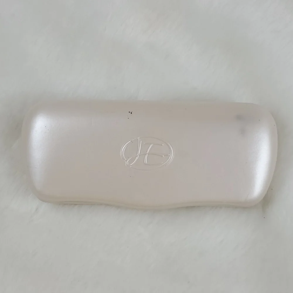 Linda Evan's eye wear case minimalist